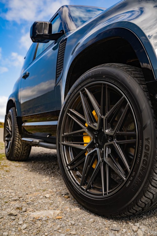 Land Rover Defender 90 Riviera RF10 Black Polished Dark Tint