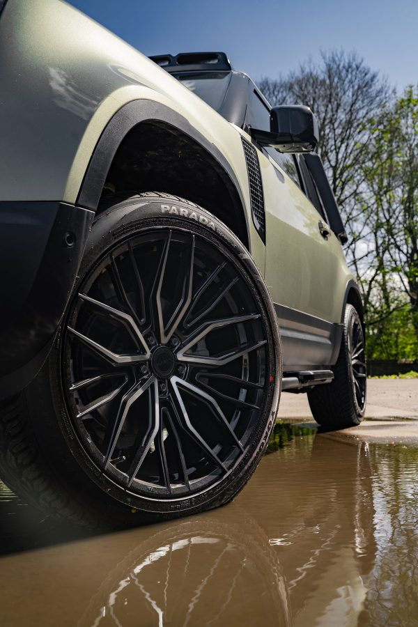 Land Rover Defender 90 Riviera RF9 Black Polished Dark Tint