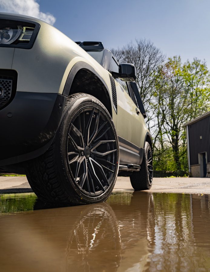 Land Rover Defender 90 Riviera RF9 Black Polished Dark Tint