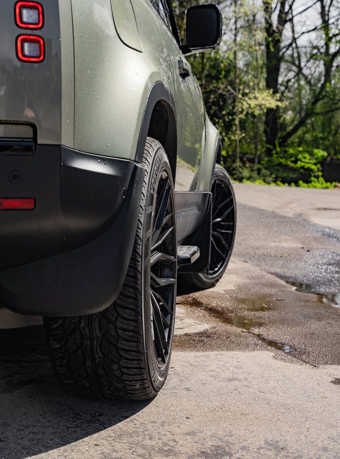 Land Rover Defender 90 Riviera RF9 Black Polished Dark Tint