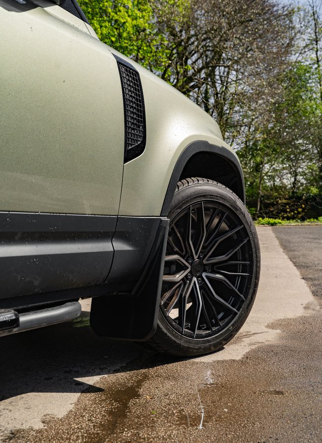 Land Rover Defender 90 Riviera RF9 Black Polished Dark Tint