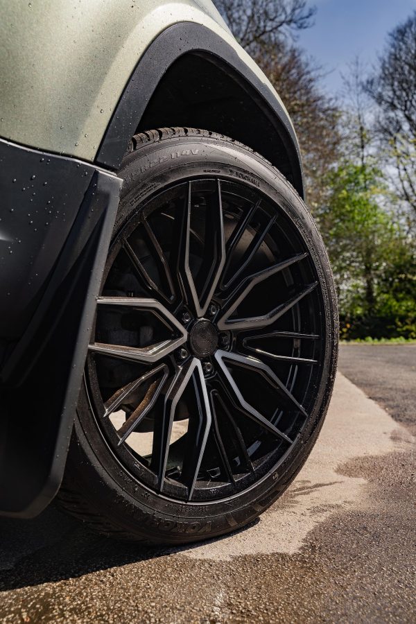 Land Rover Defender 90 Riviera RF9 Black Polished Dark Tint