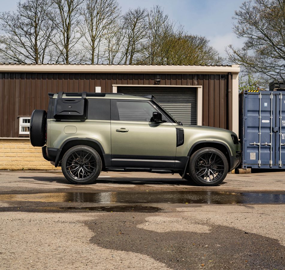 Land Rover Defender 90 Riviera RF9 Black Polished Dark Tint