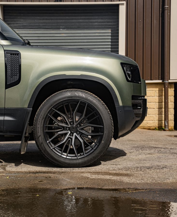 Land Rover Defender 90 Riviera RF9 Black Polished Dark Tint