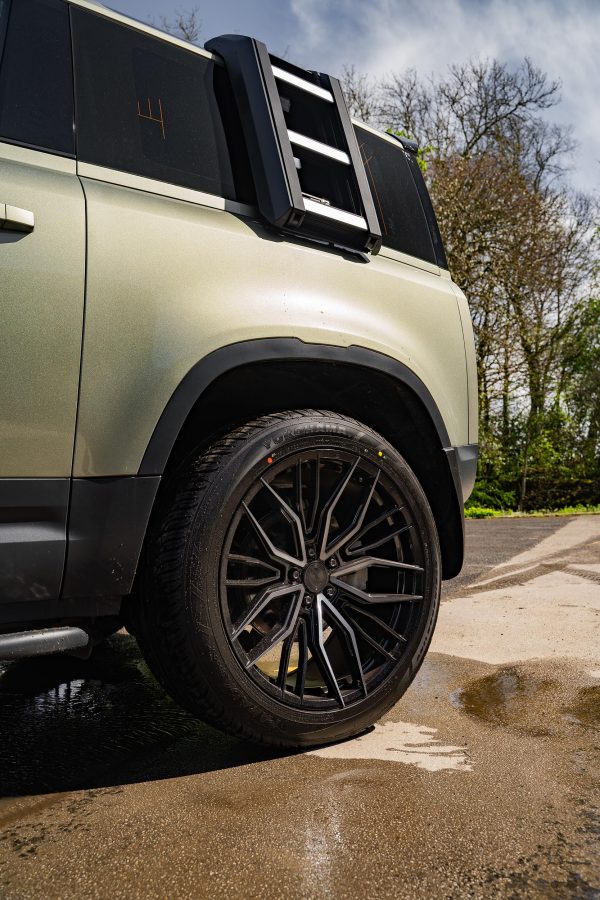 Land Rover Defender 90 Riviera RF9 Black Polished Dark Tint