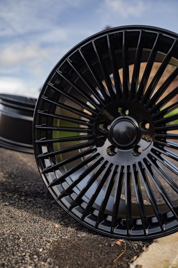 Riviera RV1 Gloss Black Lifestyle