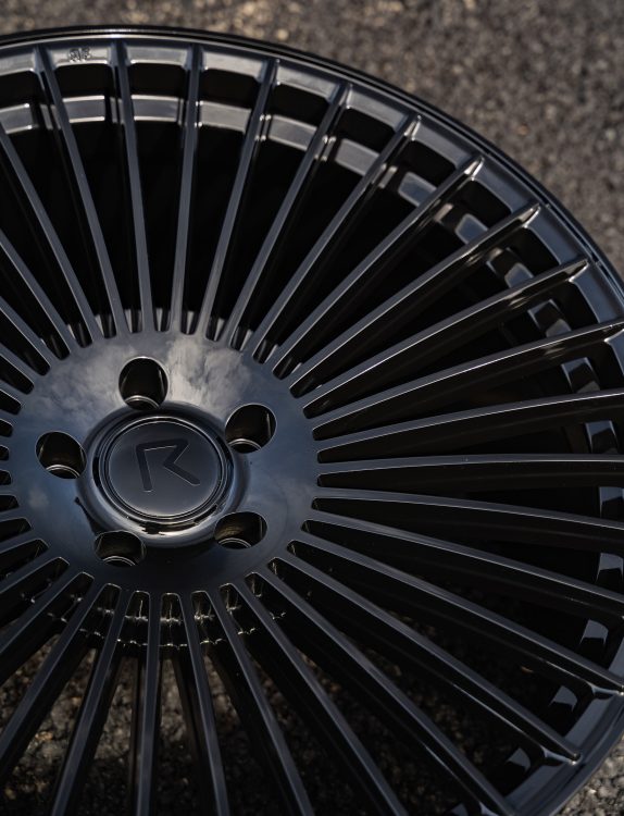 Riviera RV1 Gloss Black Lifestyle