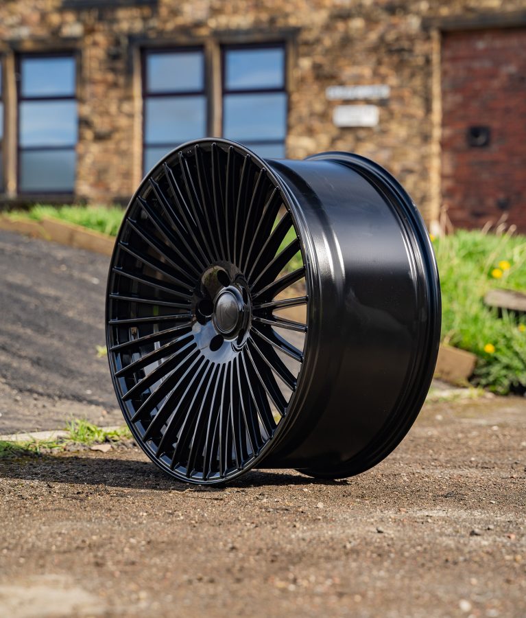 Riviera RV1 Gloss Black Lifestyle