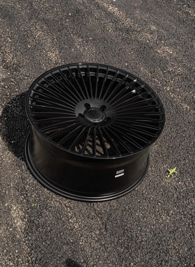 Riviera RV1 Gloss Black Lifestyle