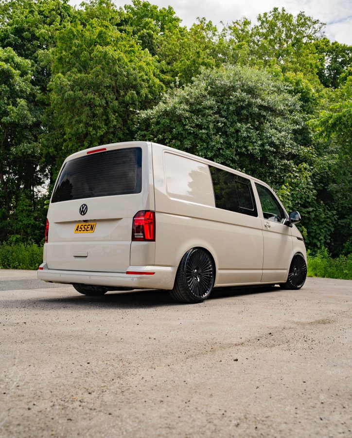 Volkswagen Transporter T6_1 T30 Riviera RV1 Gloss Black
