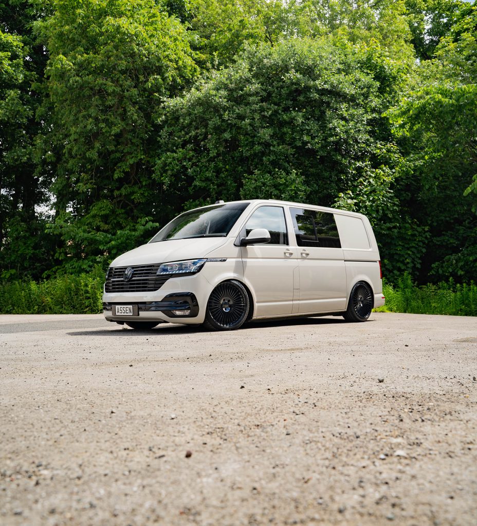 Volkswagen Transporter T6_1 T30 Riviera RV1 Gloss Black