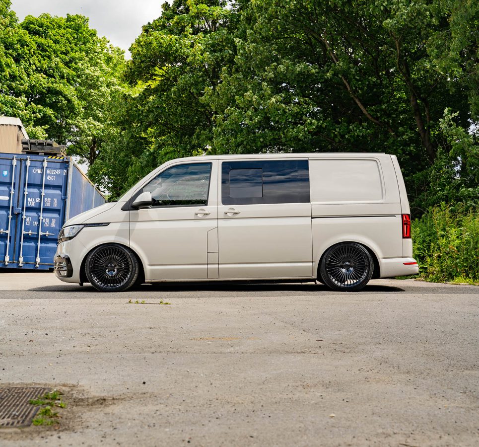 Volkswagen Transporter T6_1 T30 Riviera RV1 Gloss Black
