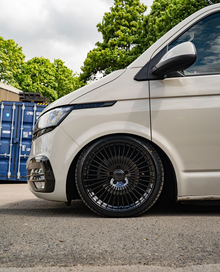 Volkswagen Transporter T6_1 T30 Riviera RV1 Gloss Black