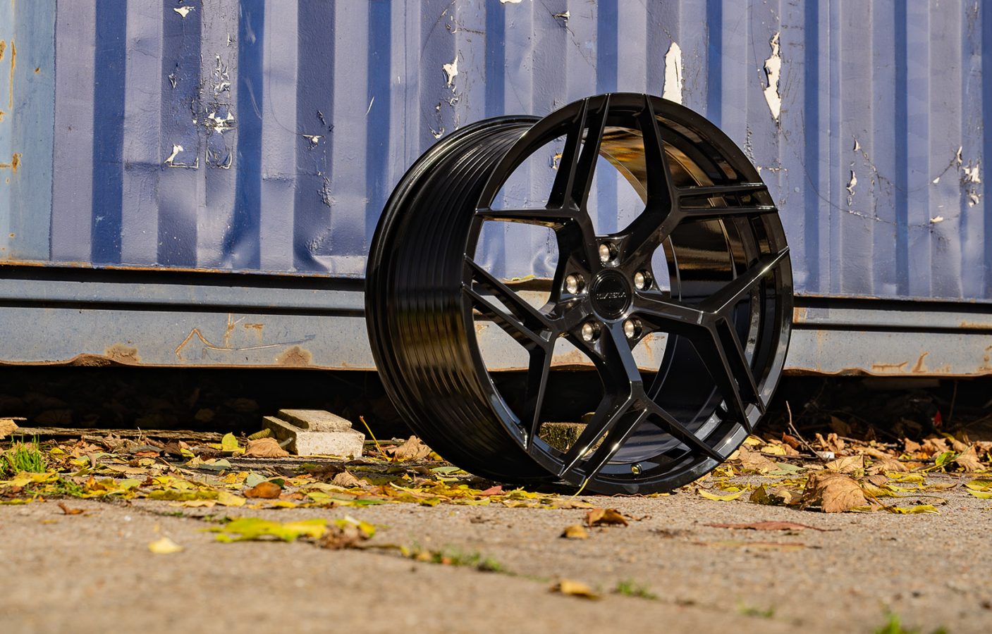 Riviera RF12 Lifestyle Gloss Black