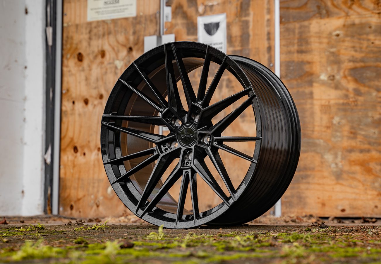 Riviera RF13 Lifestyle Gloss Black