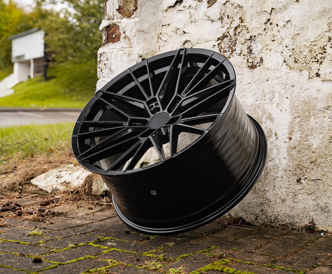 Riviera RF13 Lifestyle Gloss Black