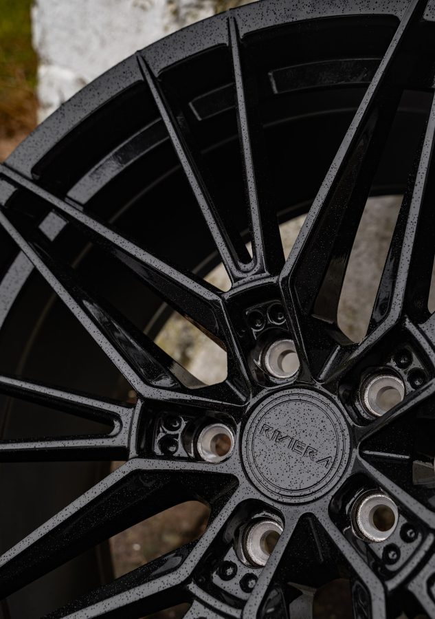 Riviera RF13 Lifestyle Gloss Black