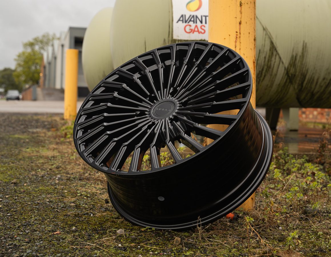 Riviera RF15 Lifestyle Gloss Black