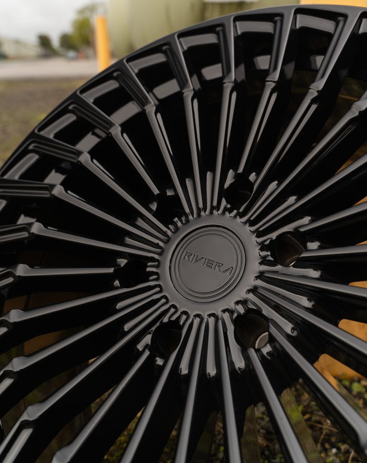 Riviera RF15 Lifestyle Gloss Black