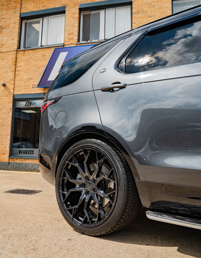 Land Rover Discovery 5 L462 Riviera RF5 Gloss Black