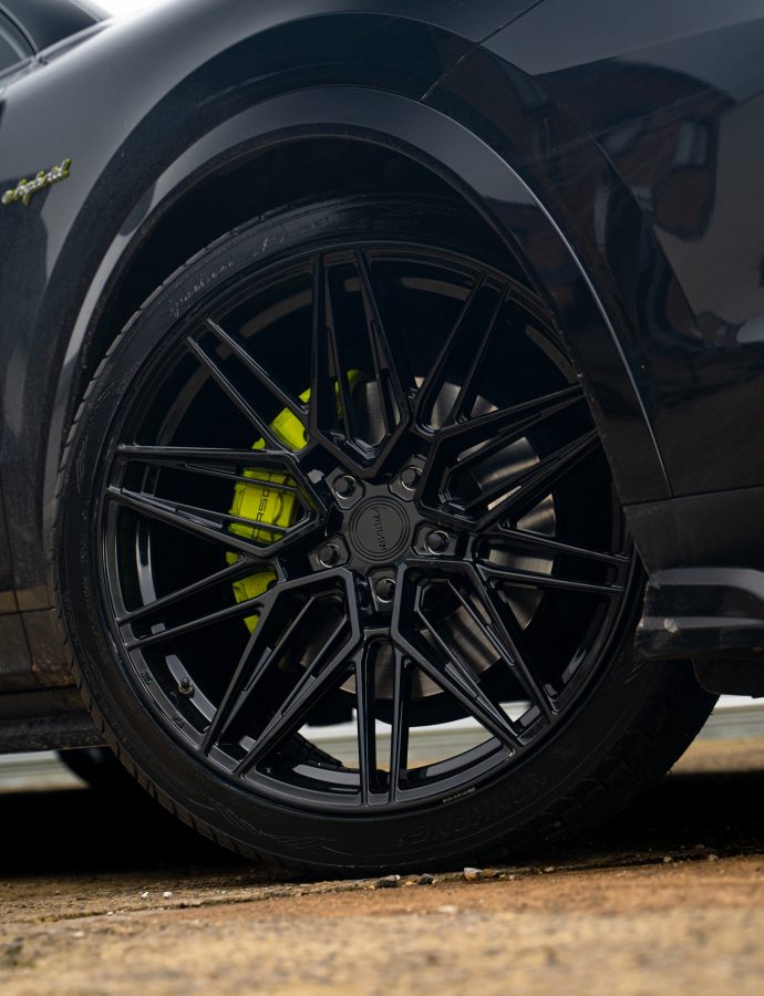 Porsche Cayenne V6 E-Hybrid Riviera RF10 Gloss Black