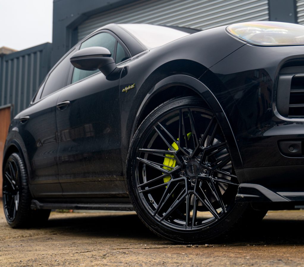 Porsche Cayenne V6 E-Hybrid Riviera RF10 Gloss Black