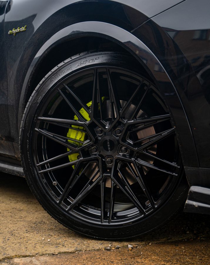 Porsche Cayenne V6 E-Hybrid Riviera RF10 Gloss Black