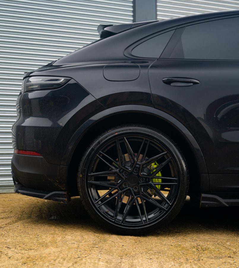 Porsche Cayenne V6 E-Hybrid Riviera RF10 Gloss Black