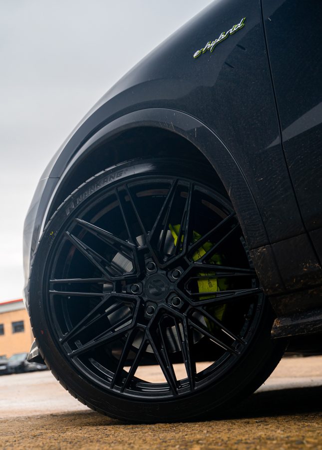 Porsche Cayenne V6 E-Hybrid Riviera RF10 Gloss Black