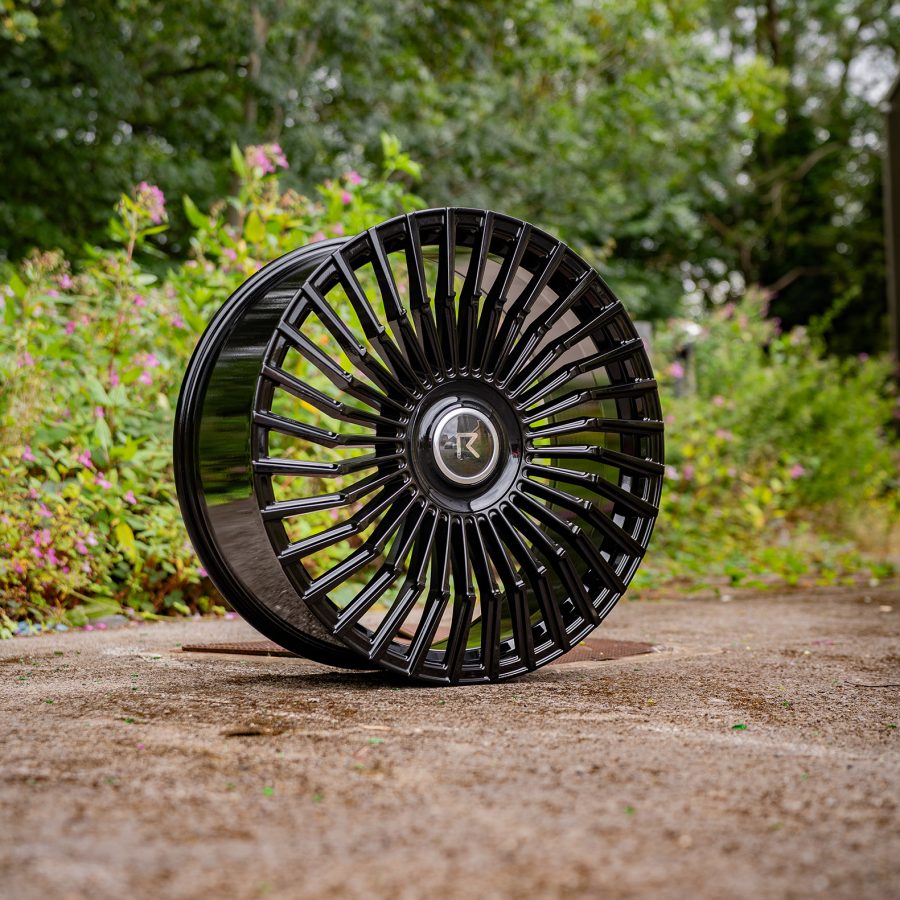 Riviera FG5 Gloss Black