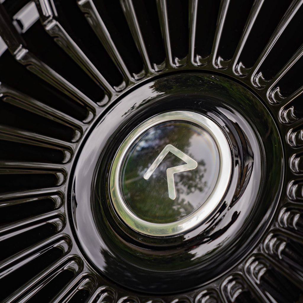 Riviera FG5 Gloss Black