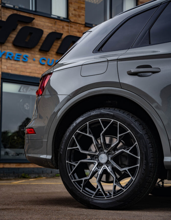 Audi Q5 FY Riviera RF5 Black Polished Dark Tint