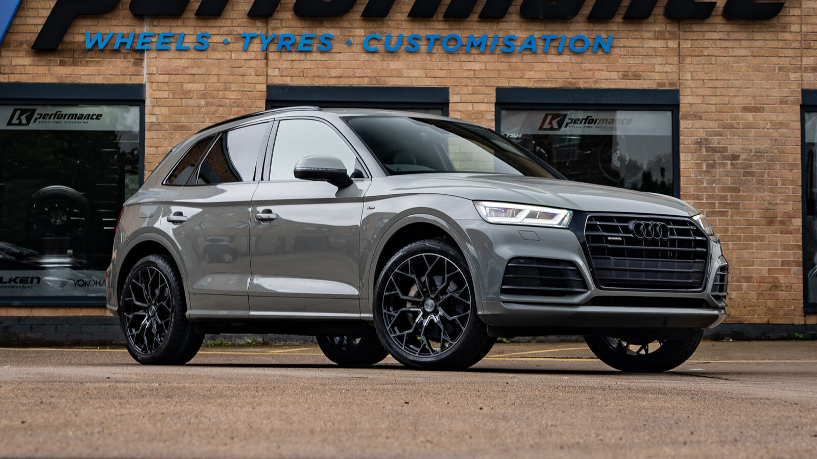 Audi Q5 FY Riviera RF5 Black Polished Dark Tint