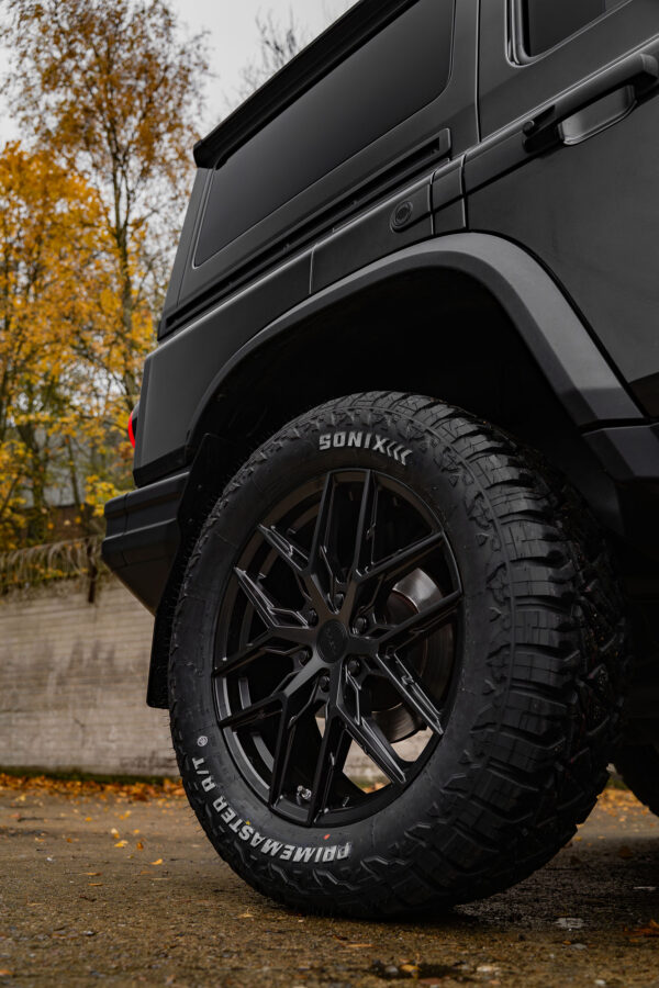 Ineos Grenadier GM Riviera RF16 SB