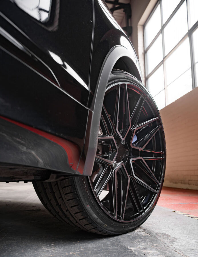 Volkswagen Tiguan R MK2 Riviera RF10 Black Polished Dark Tint