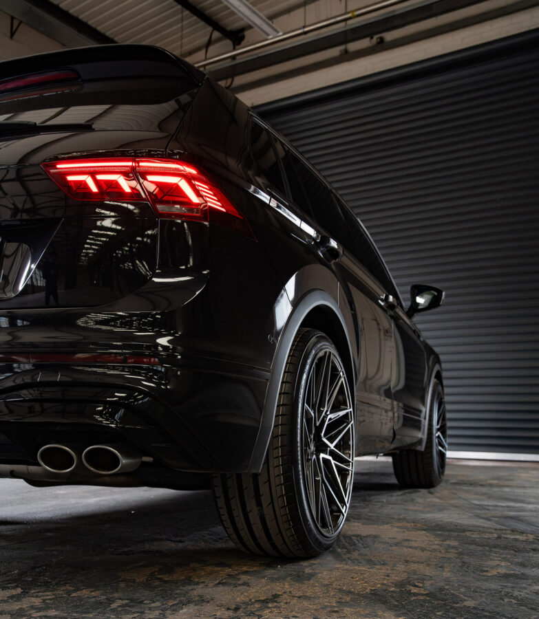 Volkswagen Tiguan R MK2 Riviera RF10 Black Polished Dark Tint