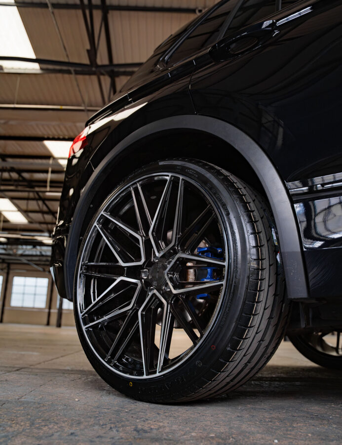 Volkswagen Tiguan R MK2 Riviera RF10 Black Polished Dark Tint