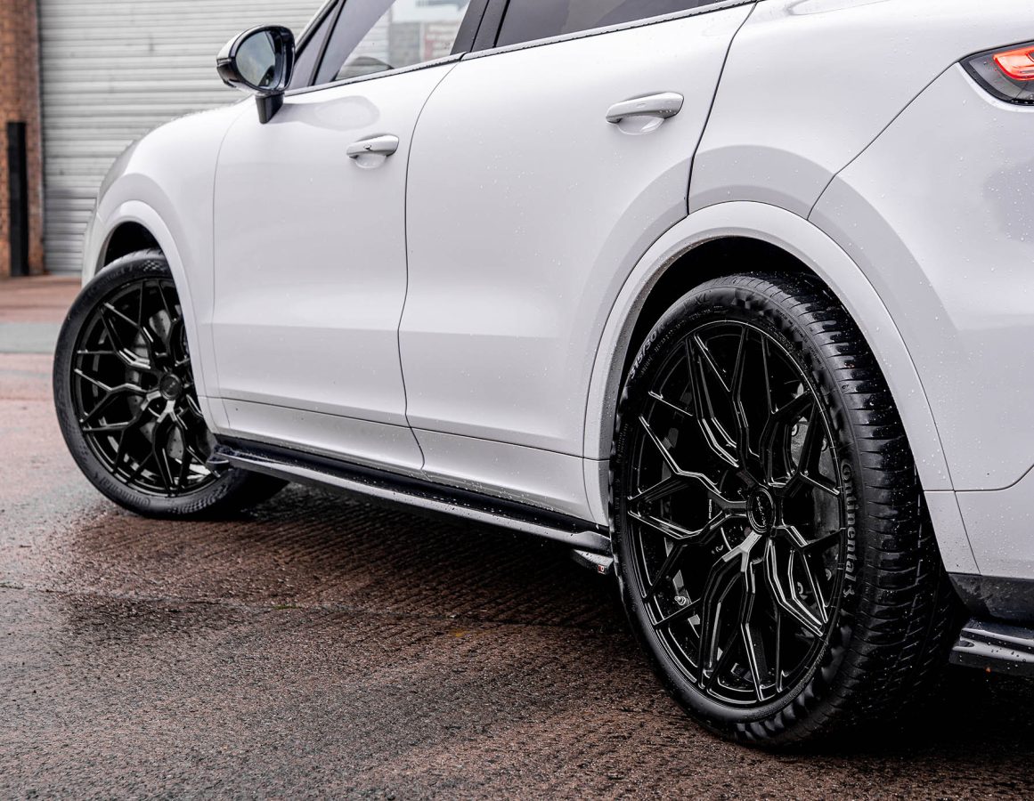 Porsche Cayenne Turbo E3 9Y Riviera RF108 Gloss Black