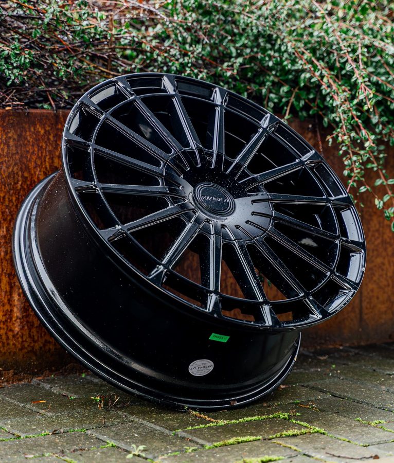 Riviera RF20 Gloss Black