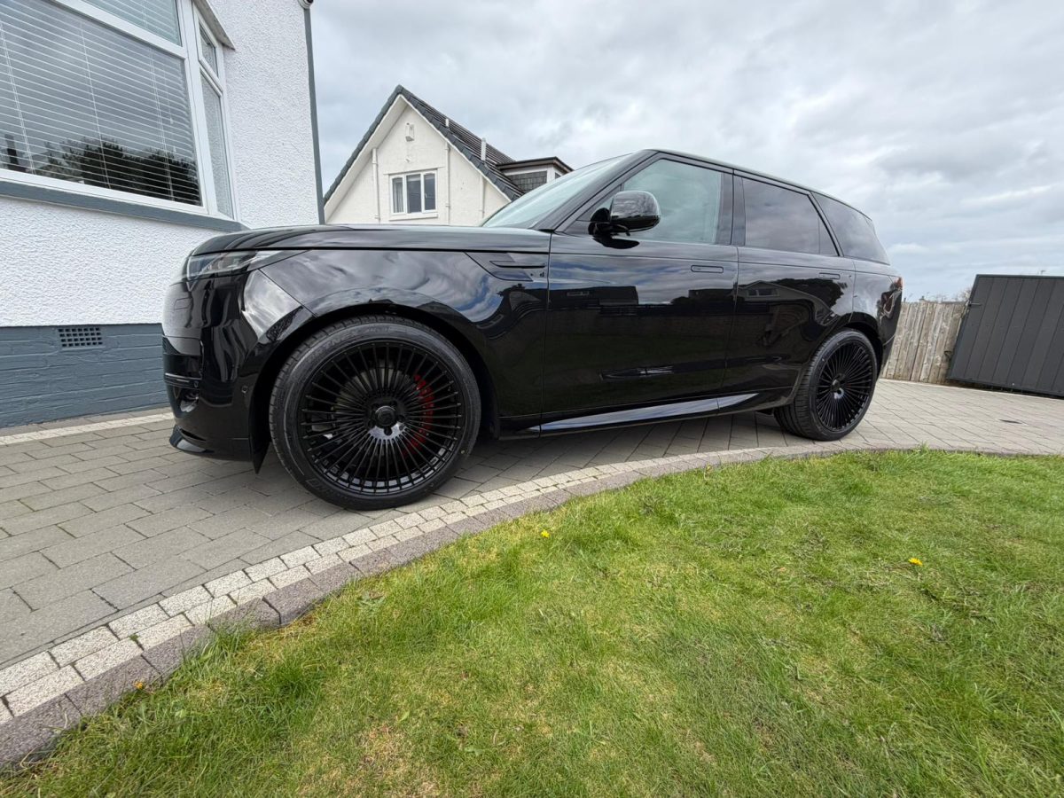 Range Rover Sport L461 With Riviera RV1 Gloss Black