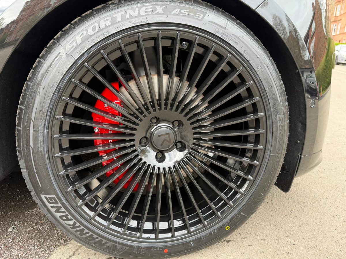 Range Rover Sport L461 With Riviera RV1 Gloss Black