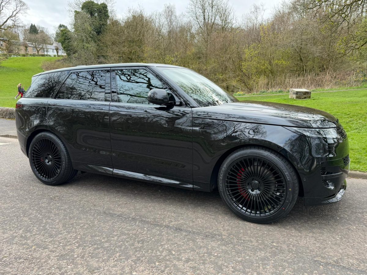 Range Rover Sport L461 With Riviera RV1 Gloss Black